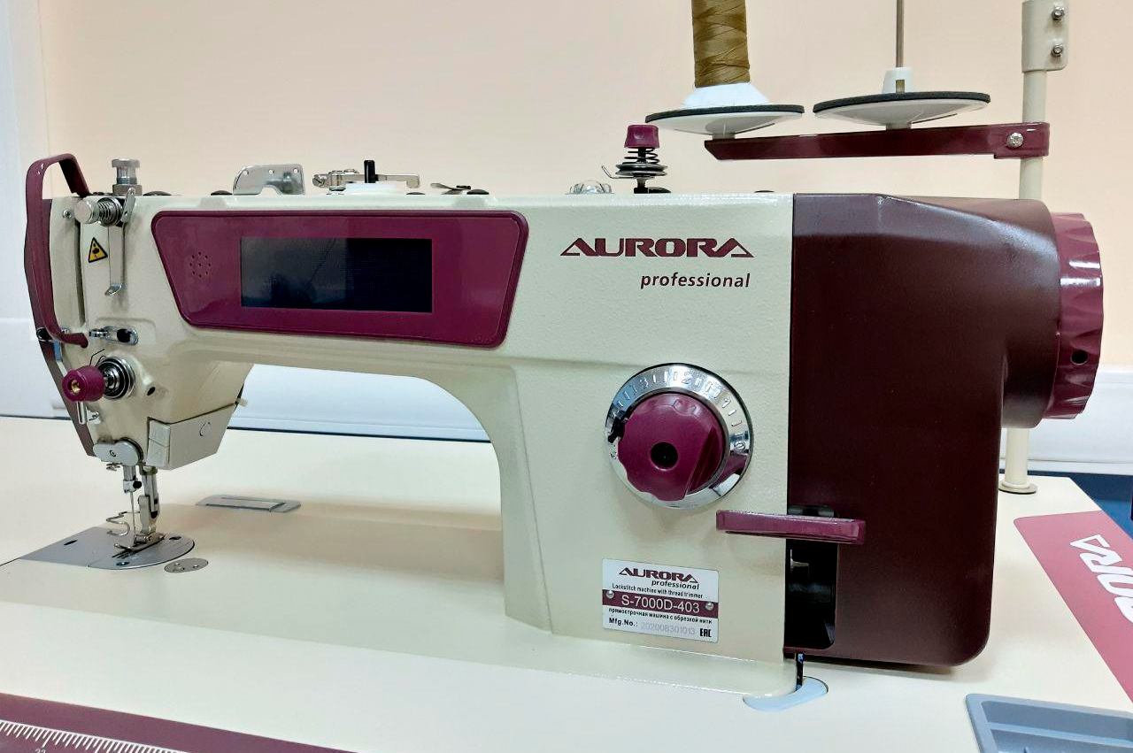 Промышленные прямострочные машинки. Прямострочная Промышленная швейная машина Aurora s-7000d-403. Aurora s-1000d-5 швейная машина. Швейная машинка Aurora s7000d.