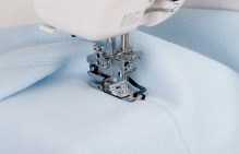 Лапка для отстрочки с центральным направителем для машинок Janome