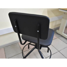 Стул винтовой чёрный с квадратными спинкой и сиденьем (кожзам)