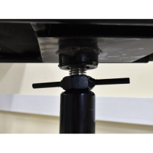 Стул винтовой чёрный с квадратными спинкой и сиденьем (кожзам)