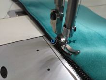 Лапка с пазом для молний, отстрочек, игла слева P360