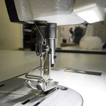 Прямострочная швейная машина с электронными функциями Aurora S4-HL